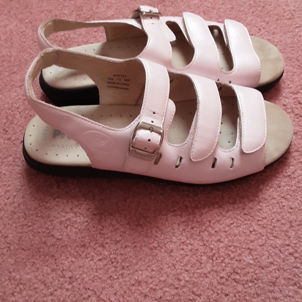 Propet Sandals. - Picture 2 of 7